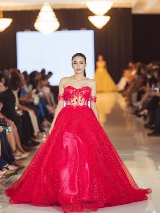 Vestido vermelho em desfile