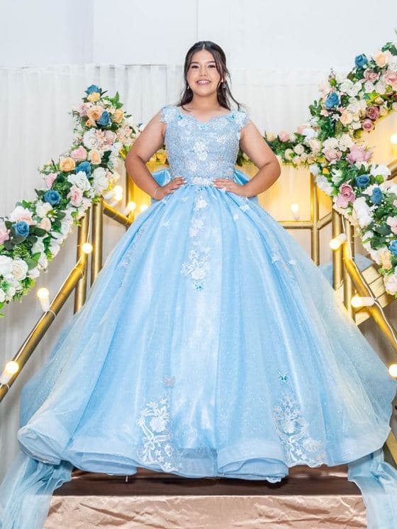 Vestido azul claro com flores
